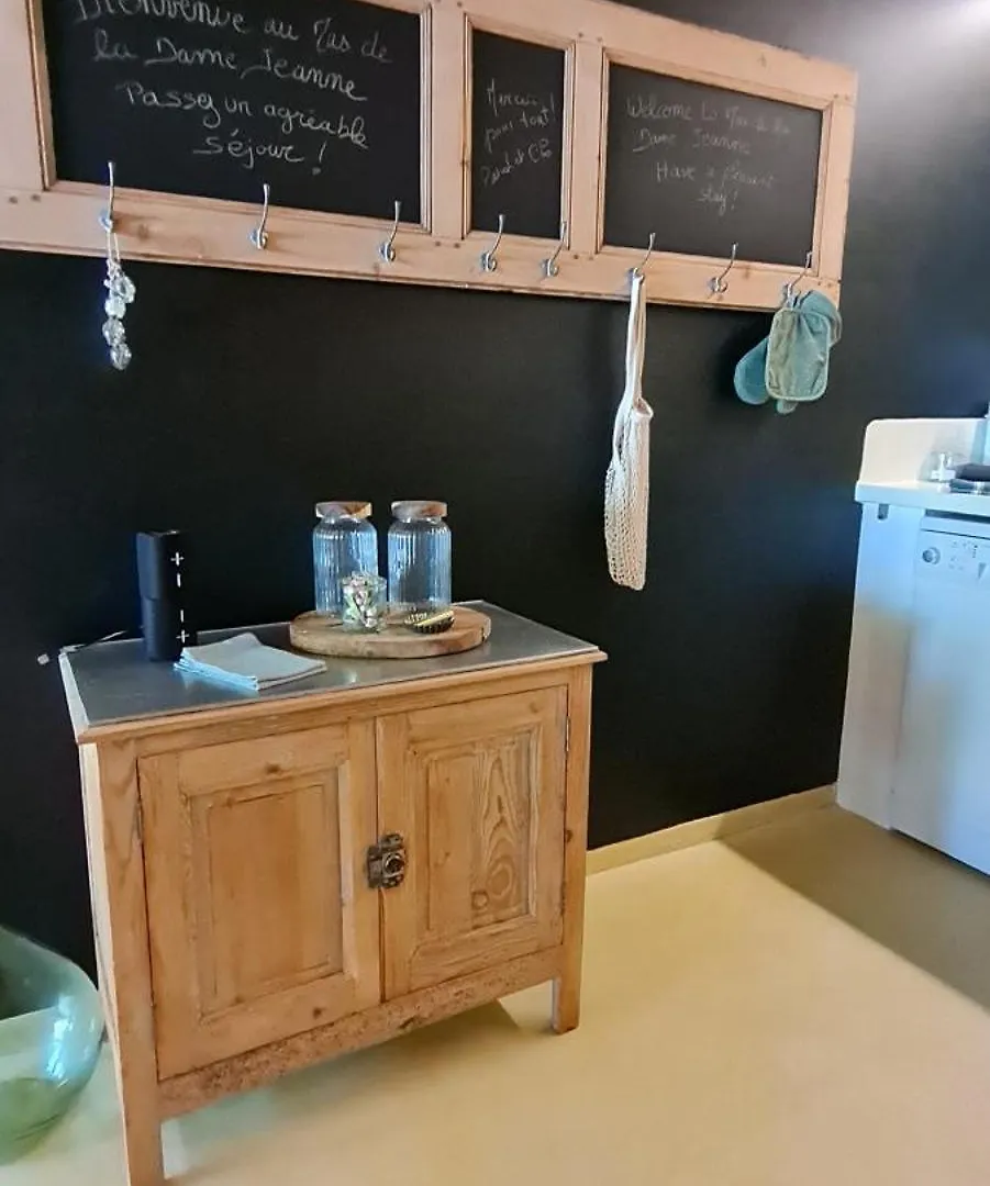 Le Mas De La Dame Jeanne Grillon Guest house